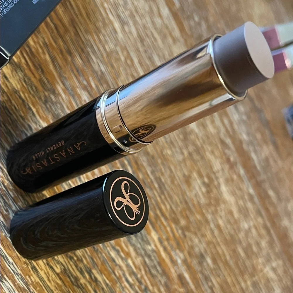 Anastasia Beverly Hills define sculpt